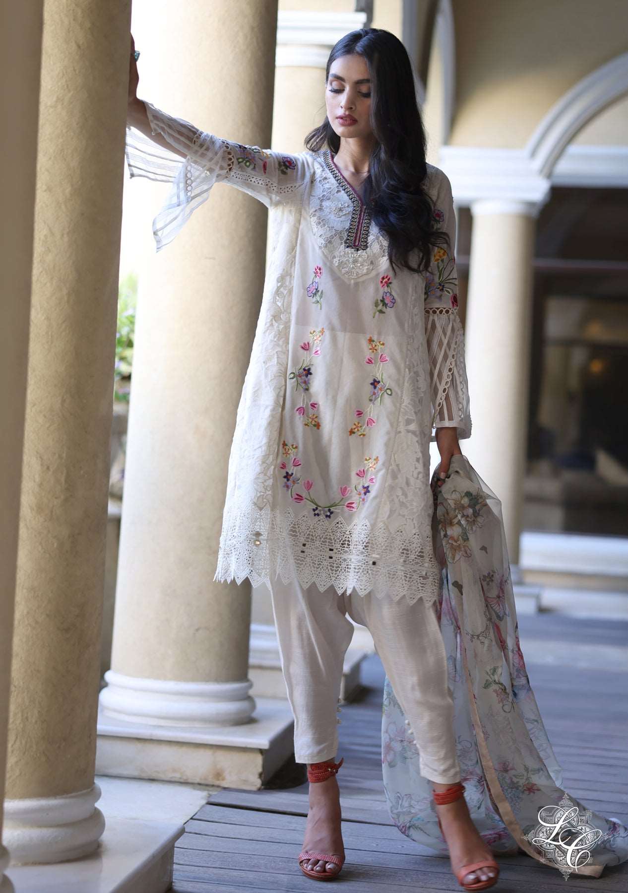 Long tunic with narrow botton shalwar