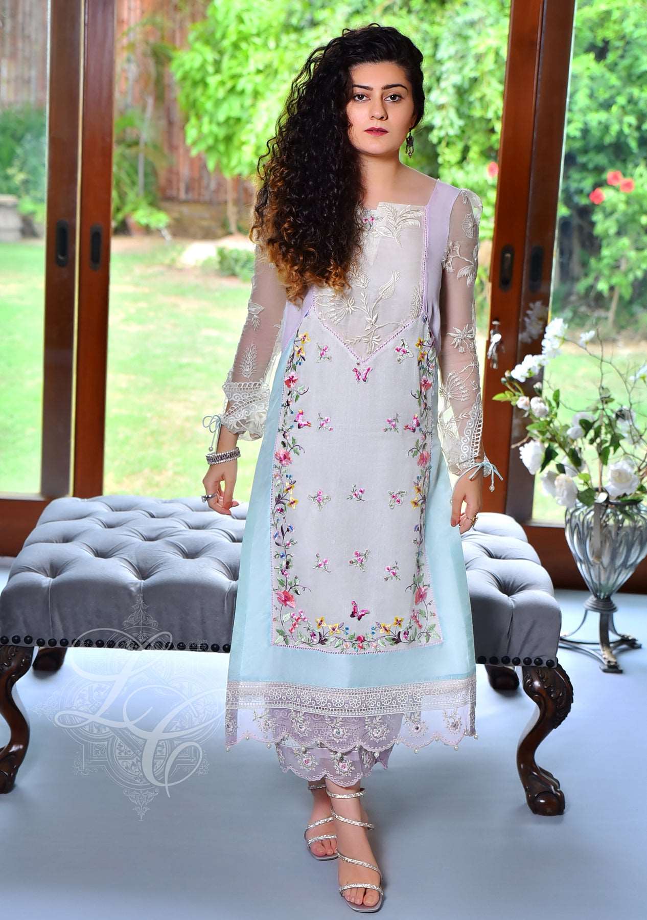 Off white boxy kurta paired with culottes
