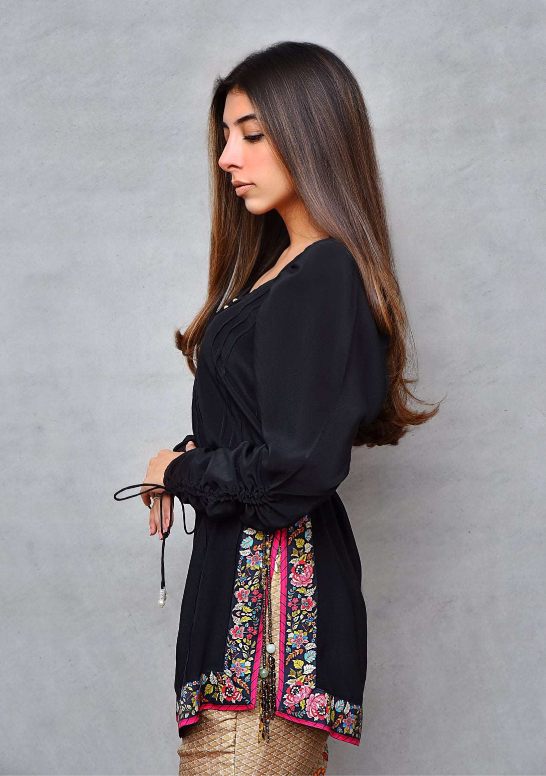 Black short tunic with beige printed pants
