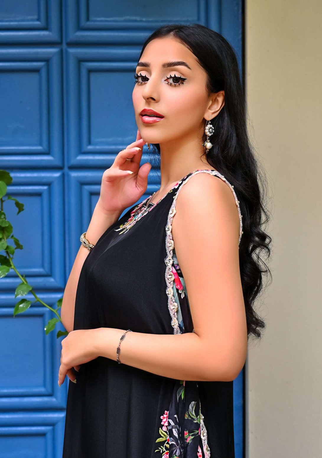 Black long shirt with printed bootcut pants