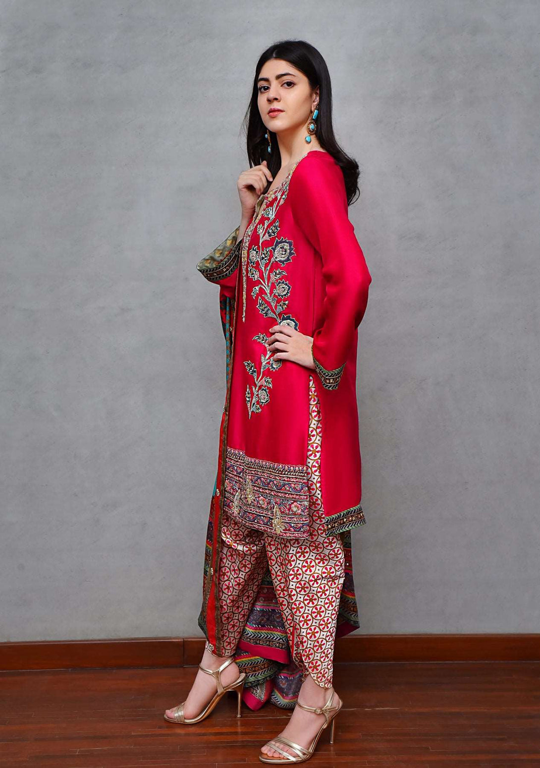 Fuchsia top with heavy border paired with tulip and dupatta