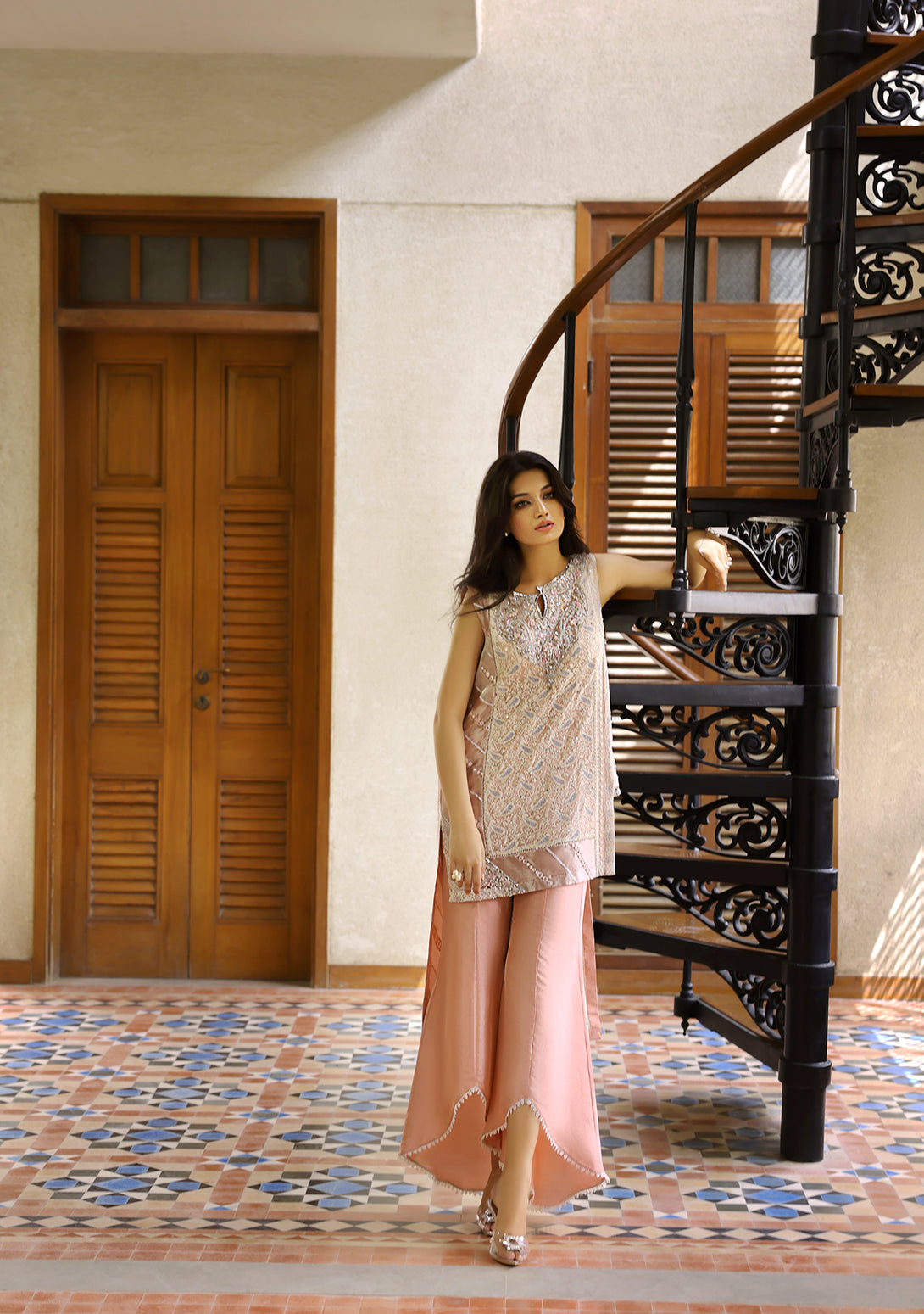 CHIKANKARI HI LO KURTA WITH PANTS